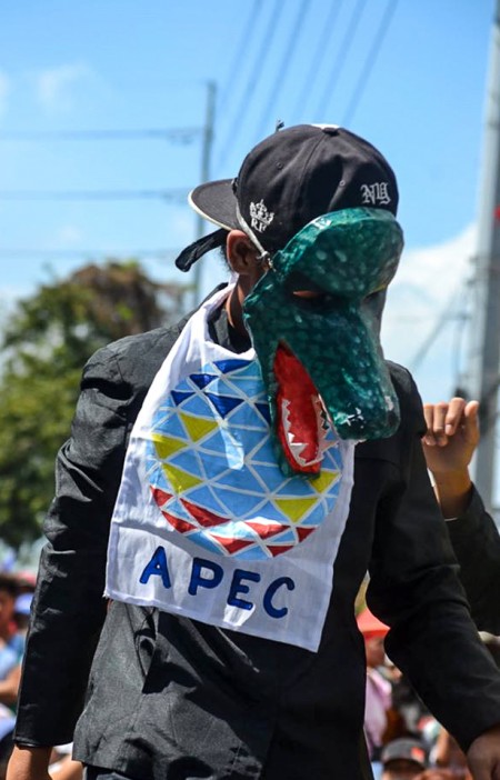 APEC is likened to a meeting led by "buwayas" of imperialist countries out to prey on weaker countries like the Philippines. Photo by Mykel Andrada/Pinoy Weekly.