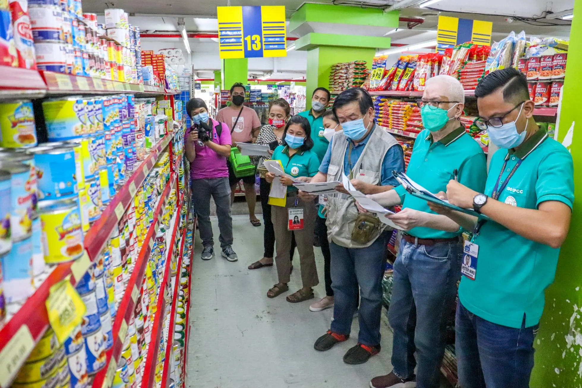 To address the skyrocketing prices of fuel and basic commodities, a member of the local council in this city plans to hold the economic summit, as soon as all elected officials are sworn into office next month.