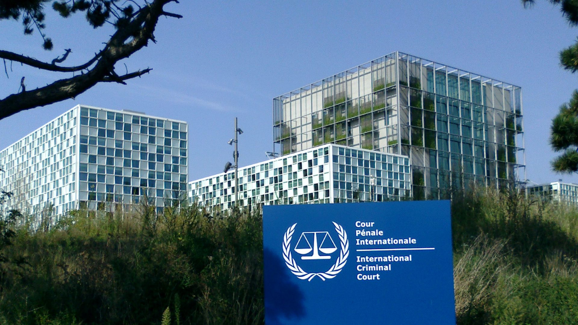 Inirekomenda ni International Criminal Court Chief Prosecutor Karim Khan na muling buksan ang imbestigasyon sa madugong kampanyang kontra-droga ng administrasyong Duterte na kumitil sa libu-libong buhay ng mamamayan.