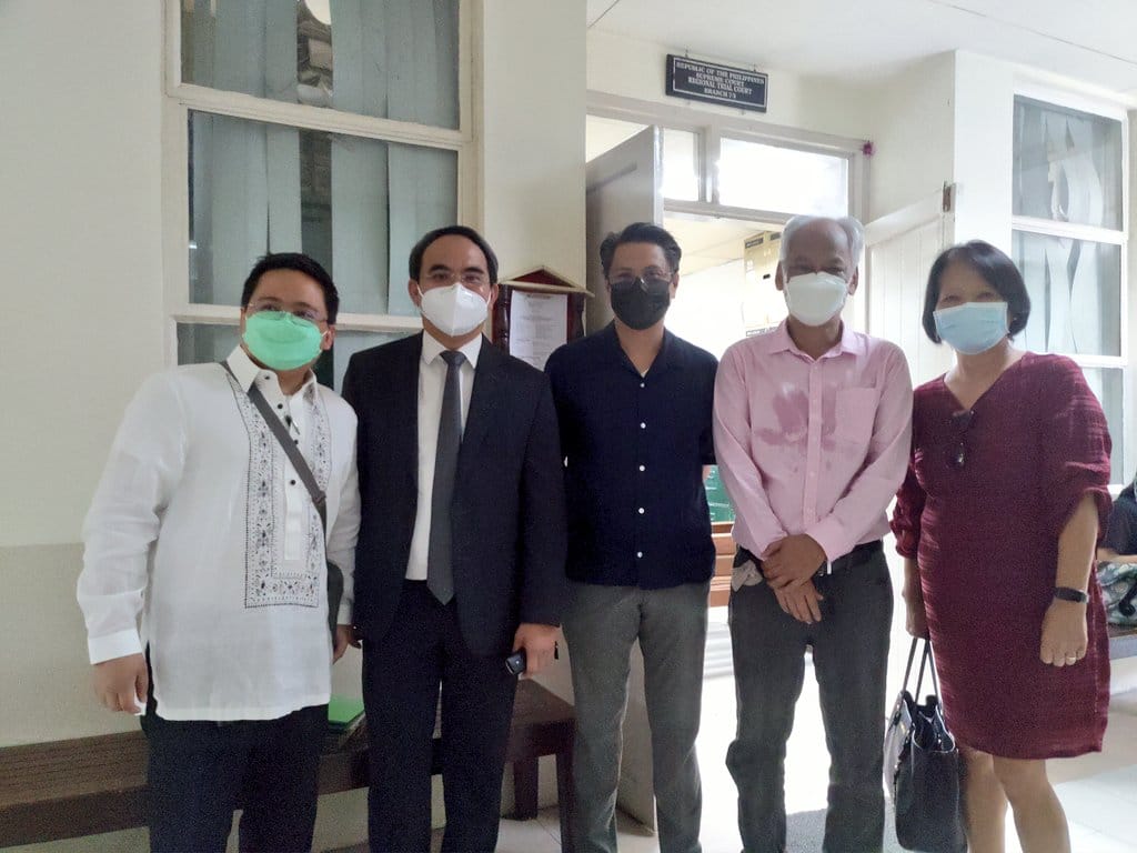 A local court in Olongapo City acquitted former Interaksyon editor-in-chief Roby Alampay and journalist Ansbert Joaquin of cyber libel charges.