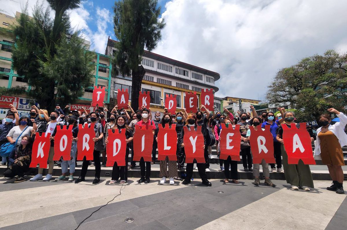 Artists from the Dap-ayan ti Kultura ti Kordilyera (DKK), an alliance of cultural workers and organizations, led a live mural painting serving as the backdrop to progressive groups staging their own People’s State of the Nation Address on July 25 at Malcolm Square.