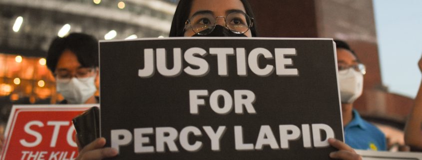 The family of slain broadcaster Percival Mabasa, popularly known as Percy Lapid, called for the identification of the mastermind behind his killing following the surrender of the alleged gunman.