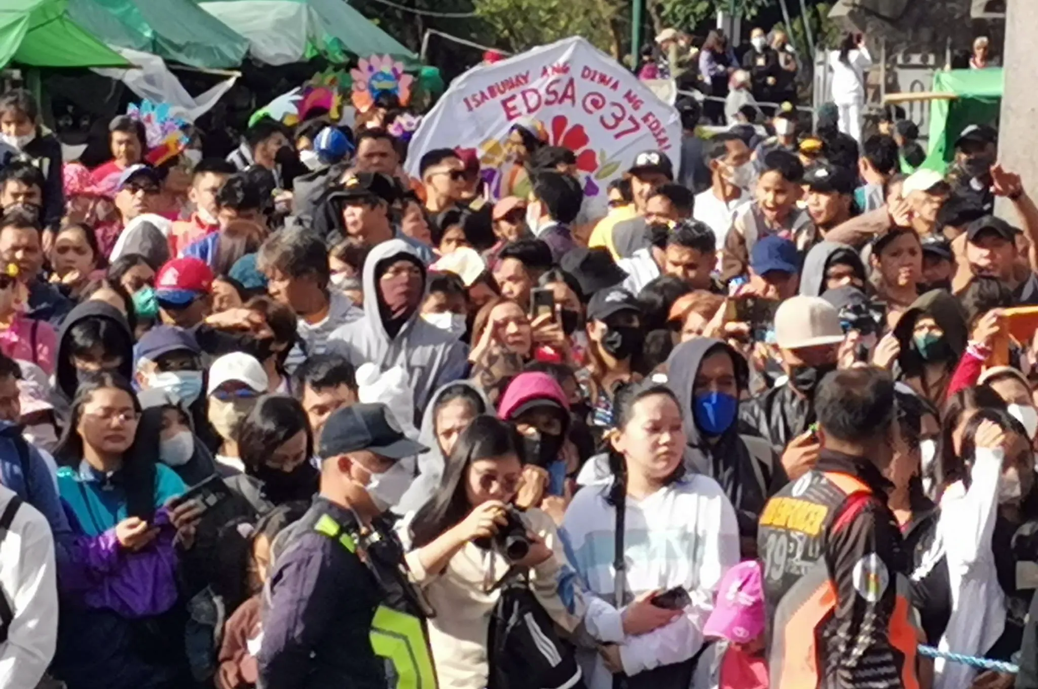 Baguio activists observe 1986 People Power at Panagbenga grand parade