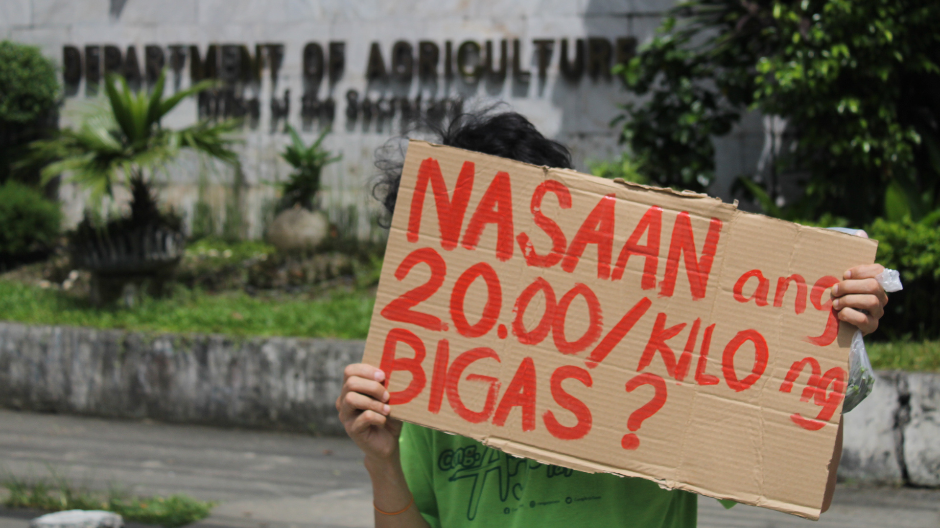 Matapos ipagmayabang ni Pangulong Ferdinand Marcos Jr. sa nakaraang State of the Nation Address malaking tulong ang mga Kadiwa store sa pagpapababa ng gastos, inalmahan naman ito ng mga karaniwang mamimili.