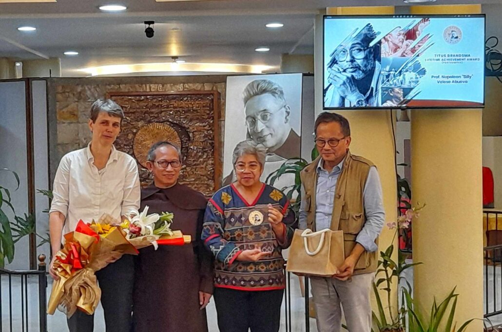 The Order of the Carmelites conferred a posthumous Lifetime Achievement Award to National Artist Napoleon Abueva in the ninth edition of the Titus Brandsma Award-Philippines in Quezon City Thursday, August 3.