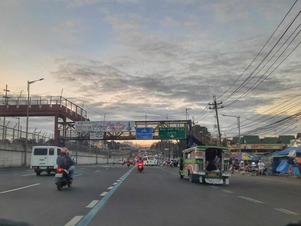 PISTON called on jeepney drivers and operators to continue plying their routes in defiance of the government’s deadline on franchise consolidation.